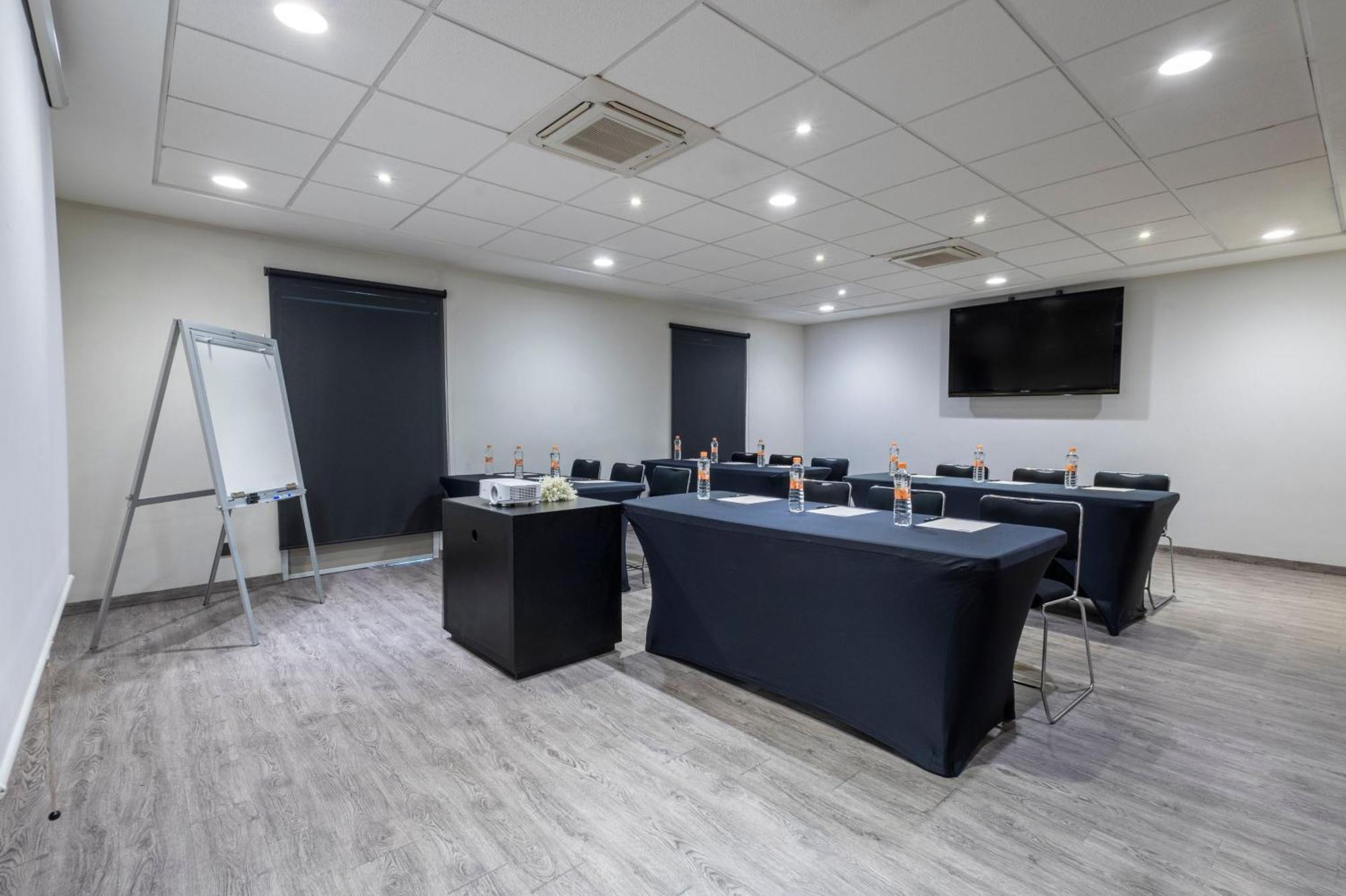 City Express By Marriott Guadalajara Aeropuerto Las Pintas Ngoại thất bức ảnh
